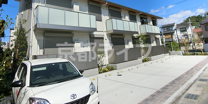 愛車をお持ちの方に。全戸ガレージ付きで便利!